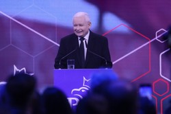 800 Plus, bezpłatne autostrady, darmowe leki dla seniorów i dzieci. Jarosław Kaczyński przedstawił program PiS