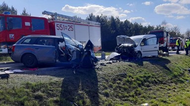 Mieli wypadek w drodze na ślub. Niedoszły pan młody nie żyje. Jego narzeczona walczy o powrót do zdrowia