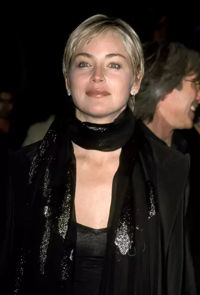 Sharon Stone w latach 90. / Getty Images / Jim Smeal