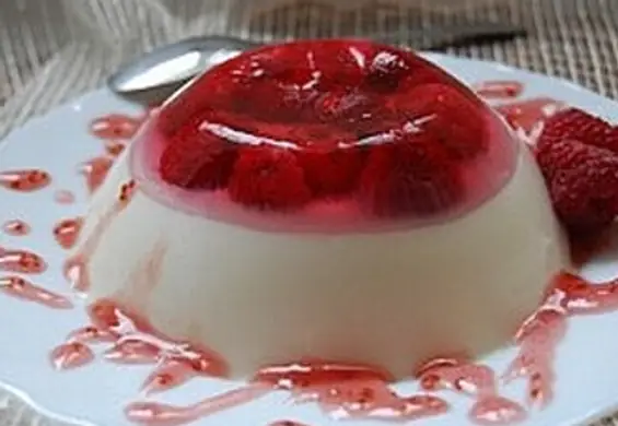 Panna cotta - przepis z galaretką i malinami