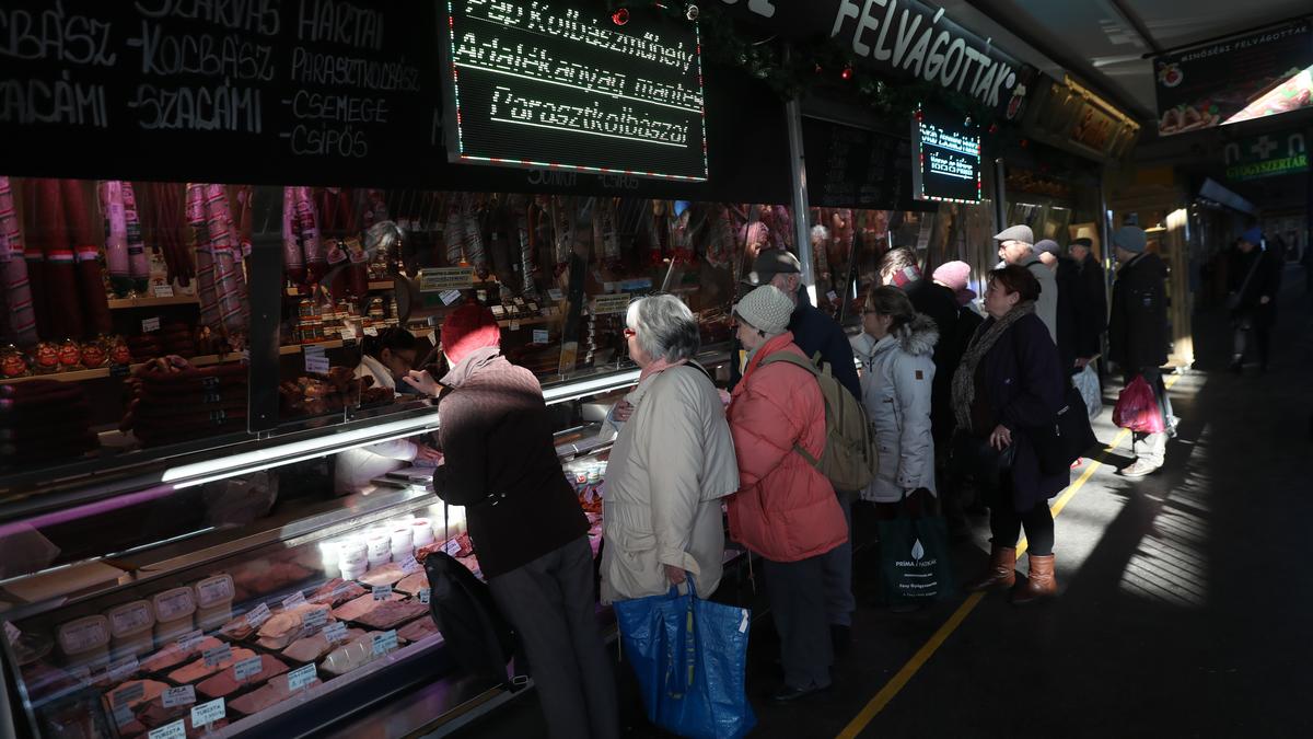 Aranyárban mérik majd a karajt: húsba vágó drágulás várható idén  karácsonykor a boltokban - Blikk