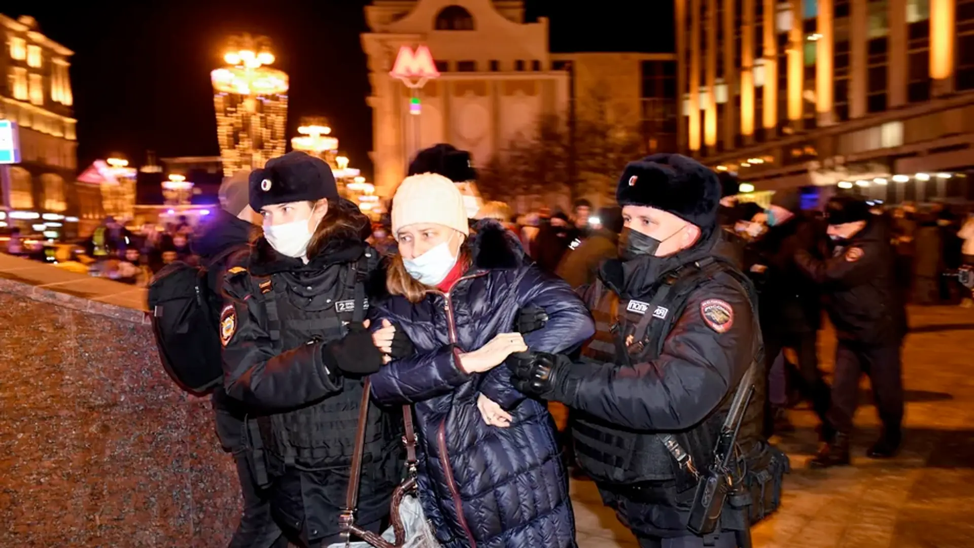 Rosjanie, którzy protestują przeciwko wojnie w Ukrainie, trafiają do aresztów