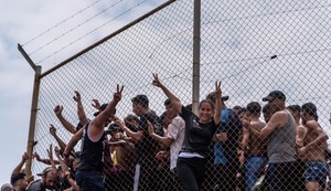 Migranti pokušavaju da pređu iz Maroka u špansku enklavu Seutu, Španija digla vojsku