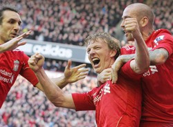 Zobacz cudowne akcje Suareza i gole Kuyta, które załatwiły MU