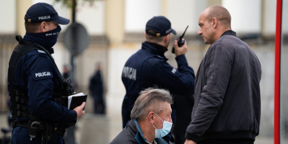 Wprowadzenie jednego ze stanów nadzwyczajnych w Polsce umożliwiłoby każdemu, w tym także przedsiębiorcom, uzyskanie od państwa odszkodowania.