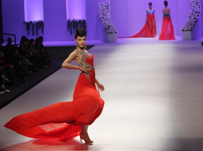 Kolekcja sukien ślubnych Tsai Meiyue na sezon wiosna/lato 2012