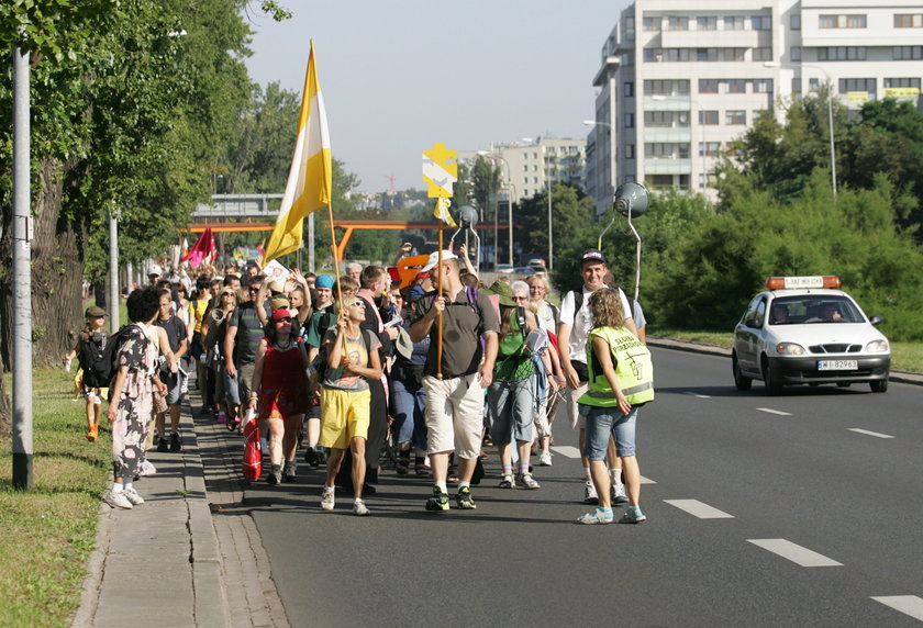 Warszawskie grupy idą do Częstochowy