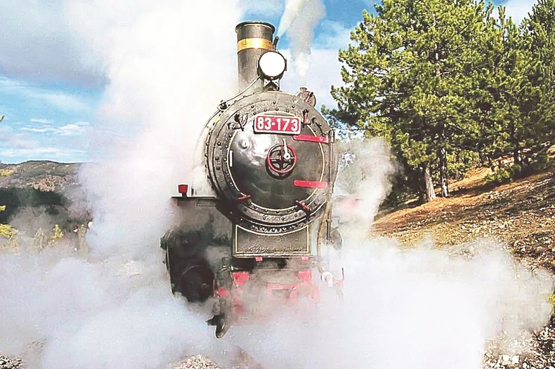 Voz "Nostalgija" vozi po pruzi "Šarganska osmica" do Republike Srpske