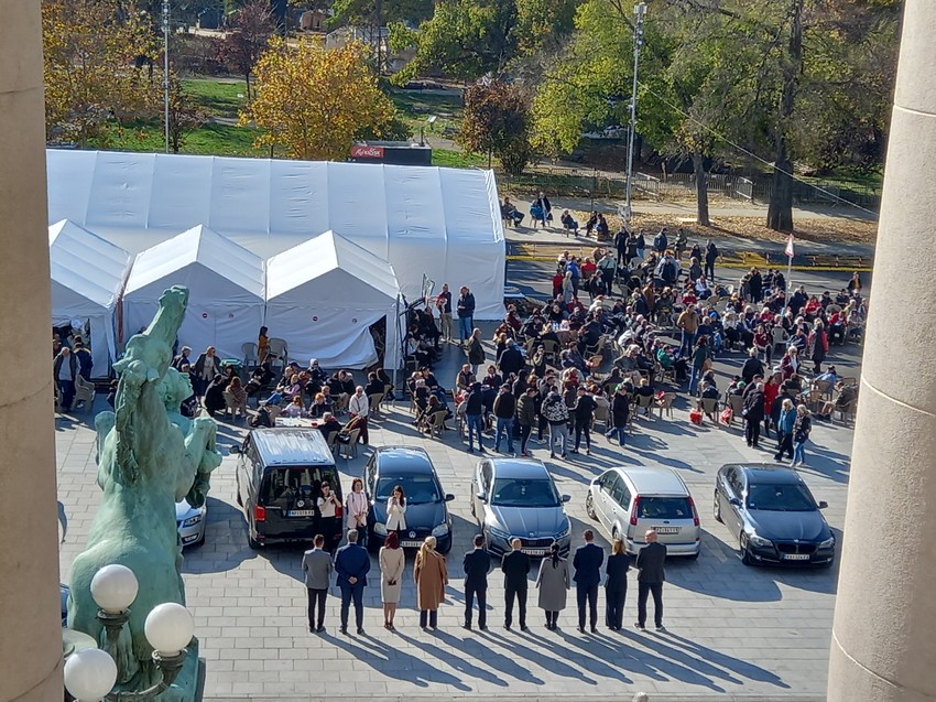 Poslanici opozicije izašli iz sale na 16 minuta
