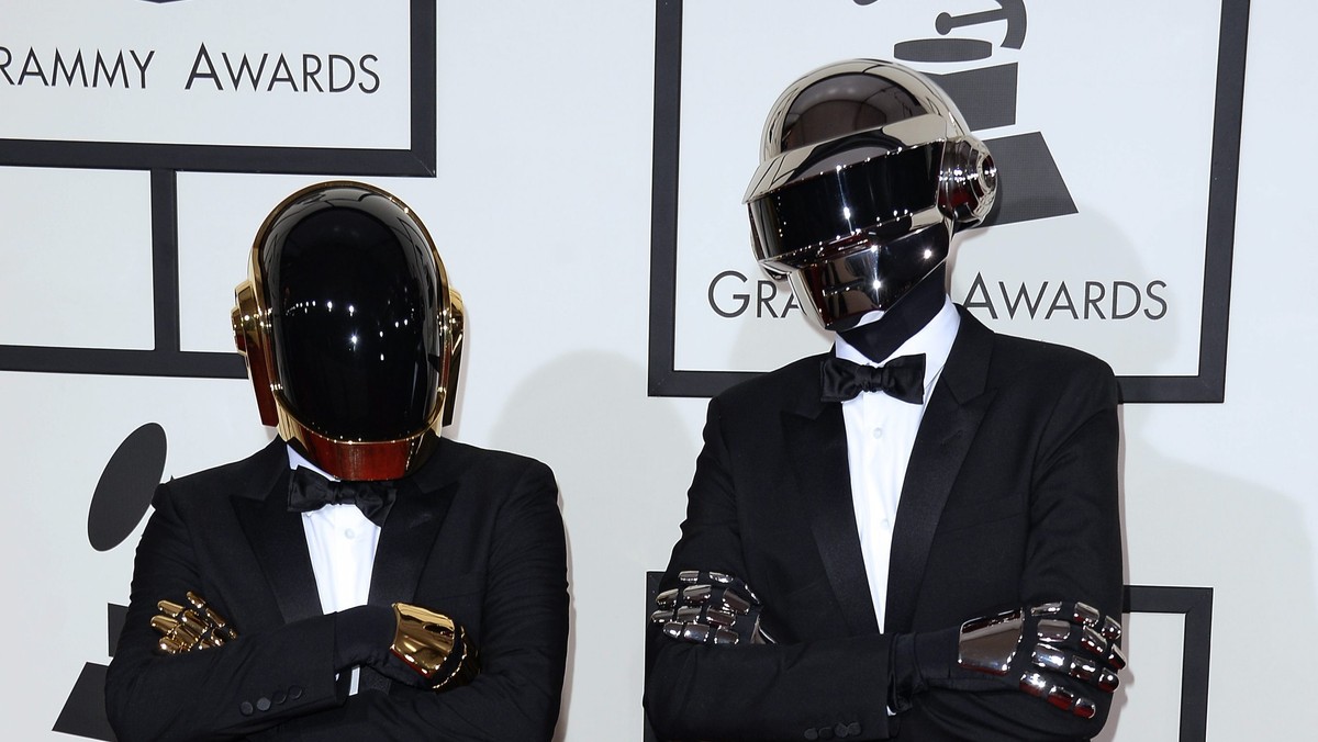 Grammy 2014 rozdane. W nocy z niedzieli na poniedziałek, w Los Angeles odbyło się 56. rozdanie nagród Grammy. Kto wygrał? Daft Punk i Macklemore &amp; Ryan Lewis to najwieksi zwycięzcy tegorocznej gali - pierwsi dostali pięć statuetek, drudzy cztery. Tuż za nimi znalazł się Justin Timberlake z trzema nagrodami. Nagrodę otrzymał również Polak - Włodek Pawlik.