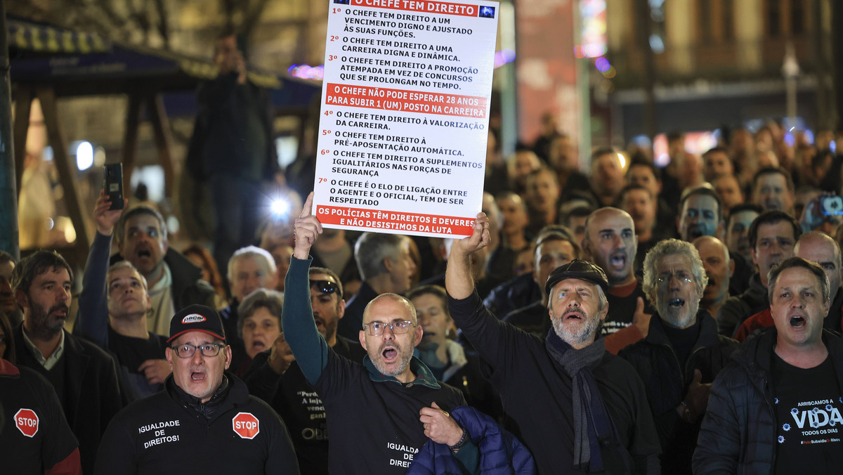 Władze największego związku zawodowego policjantów Portugalii (Sinapol) ogłosiły w niedzielę zamiar przeprowadzenia strajku w dniu zaplanowanych na 10 marca wyborów parlamentarnych w tym kraju. Policjanci domagają się m.in. podwyżki płac.
