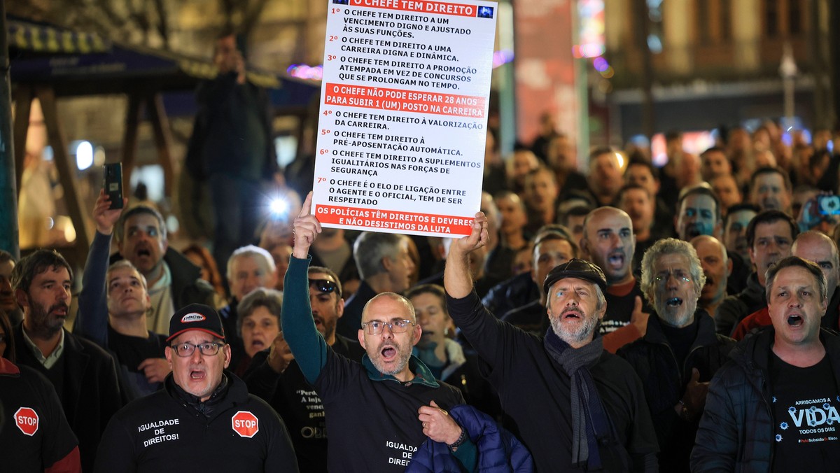 Władze największego związku zawodowego policjantów Portugalii (Sinapol) ogłosiły w niedzielę zamiar przeprowadzenia strajku w dniu zaplanowanych na 10 marca wyborów parlamentarnych w tym kraju. Policjanci domagają się m.in. podwyżki płac.