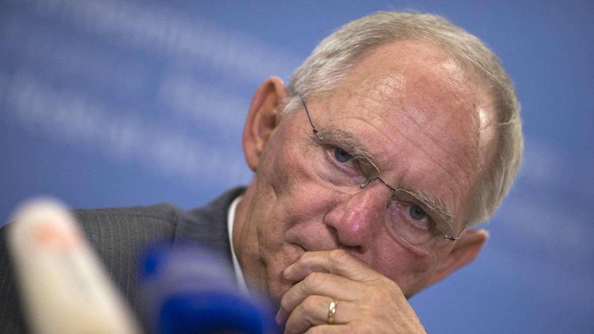 Minister finansów Niemiec Wolfgang Schaeuble ostrzegł we wtorek, że przegrana w walce z bezrobociem wśród ludzi młodych zagrozi jedności Europy, a porzucenie europejskiego modelu świadczeń socjalnych na rzecz rozwiązań przyjętych w USA zaowocowałoby rewolucją.