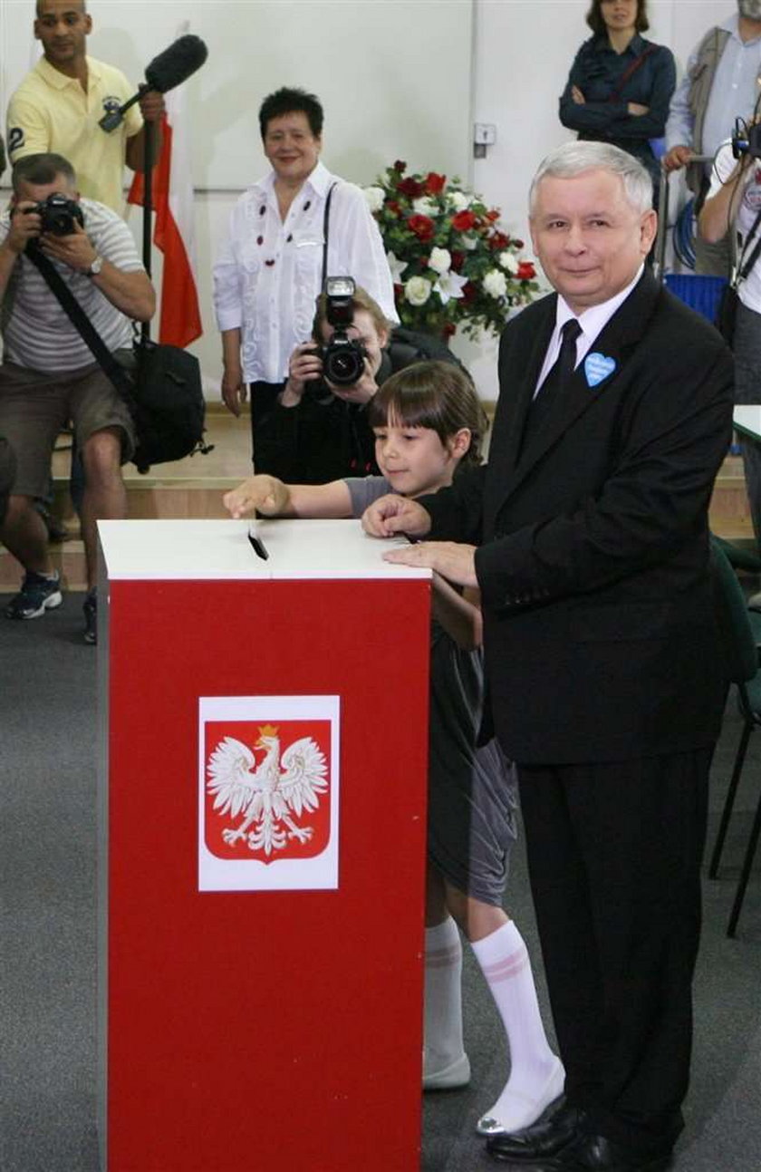 wybory prezydenckie, Jarosław Kaczyński, Marta Kaczynska, Dubieniecki, głosowanie, urna