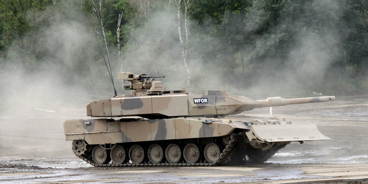Niemiecki czołg Leopard. Zakłady zbrojeniowe czekają tylko na zlecenie od rządu, by czołgi znalezły się na Ukrainie. Ale zlecenia nie ma