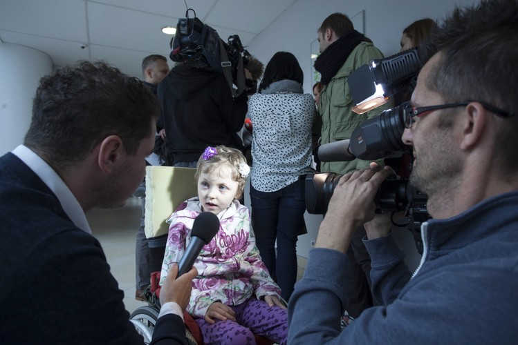 LAURA UPADŁA NA WIDŁY. LEKARZE Z WROCŁAWIA URATOWALI JEJ ŻYCIE