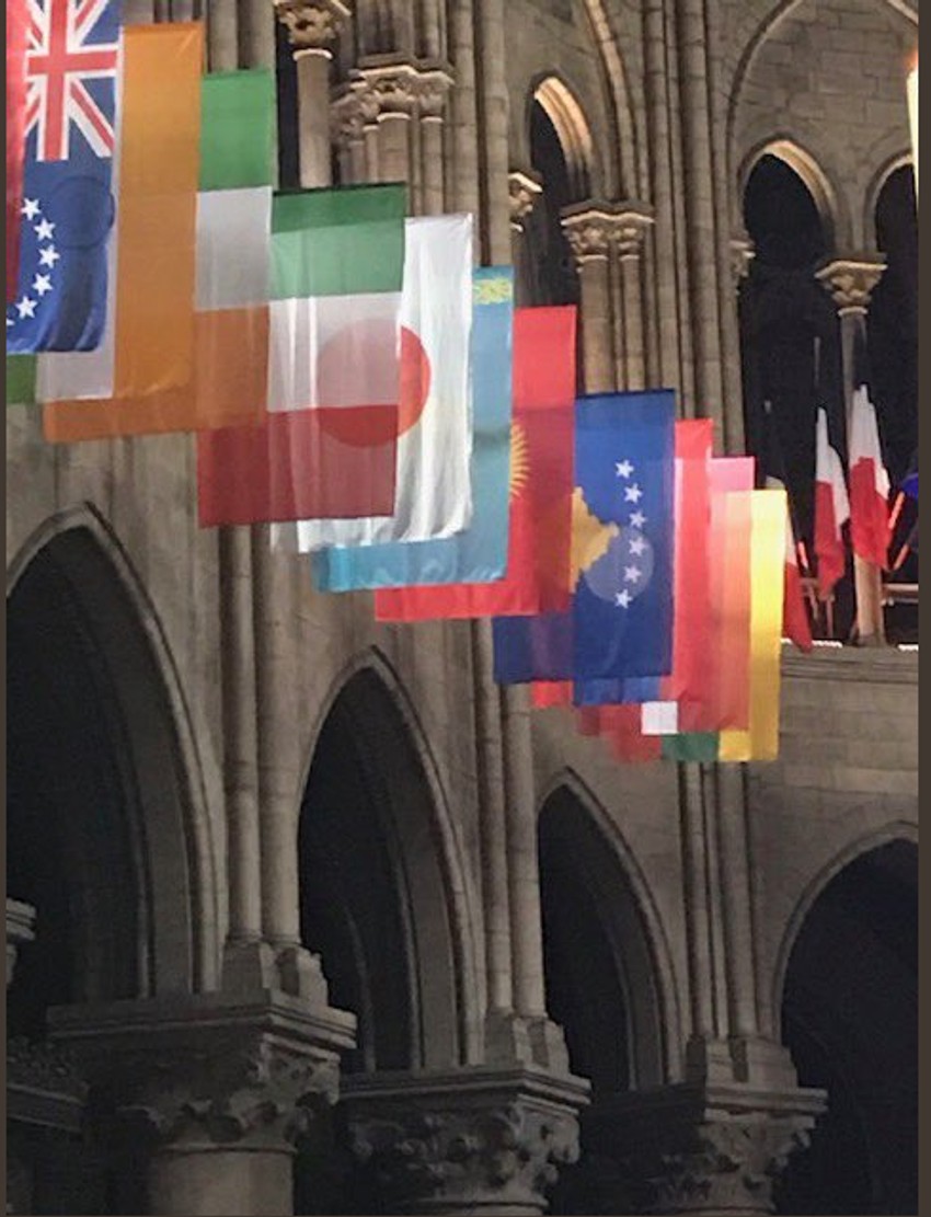 Kosovska zastava u Notr Damu