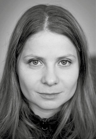 Agnieszka Kwiatkowska, socjolog i politolog, doktor nauk humanistycznych. Badaczka w Młodzi w Centrum Lab Uniwersytetu SWPS. Naukowo zajmuje się m.in. zachowaniami politycznymi, przemianami wartości społecznych i ruchami społecznymi