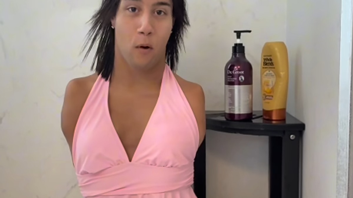 Nema ruke i noge, a kad je snimila kako pere kosu nastala je planetarna histerija