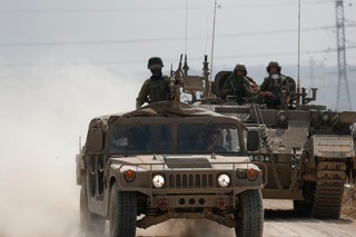 Izraelska armia odpowiedziała ogniem na ostrzał z Libanu, nakazała odejście od granicy