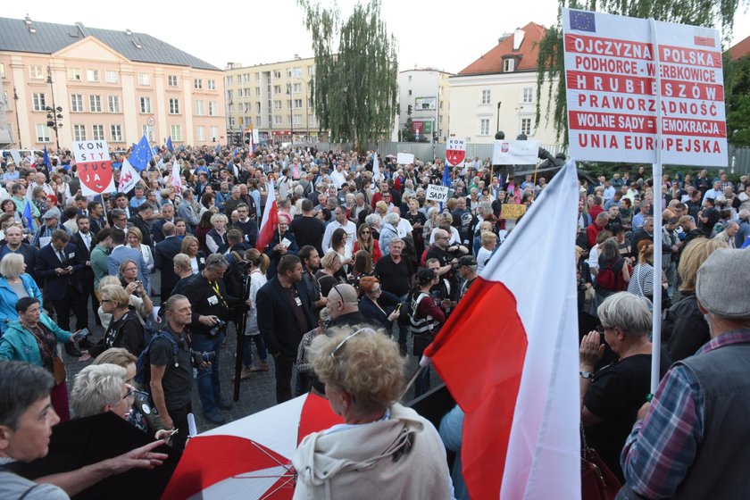 PiS znów w opałach? Ludzie wyszli na ulice