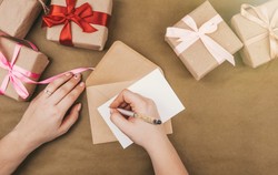 Jak napisać oryginalne zaproszenie na urodziny? Goście będą zaskoczeni [PRZYKŁADY]