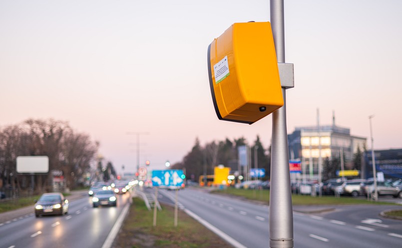 Fotoradar TraffiStar SR390 na Al. Jerozolimskich w Warszawie