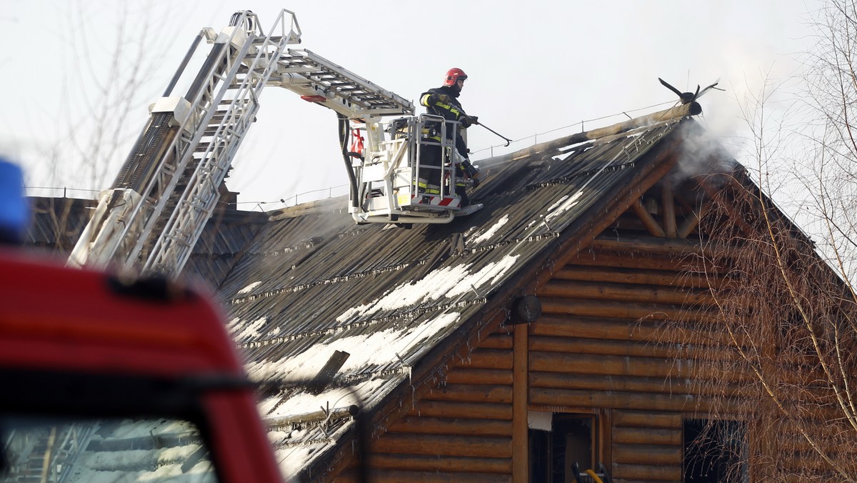 Płonął drewniany, wolnostojący budynek restauracji w Gliwicach - poinformowała rzeczniczka śląskiej Straży Pożarnej Aneta Gołębiowska. W gaszeniu pożaru udział brały jednostki z kilku miast.