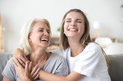 Humorterápia: csökkenti a depresszív tüneteket és a szorongást