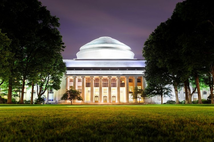 5. Massachusetts Institute of Technology (Stany Zjednoczone)
wynik: 93,1 pkt/100 Badania prowadzone w MIT zapoczątkowały wiele nowych gałęzi techniki m.in. teleinformatyka, biotechnologia i nanotechnologia.