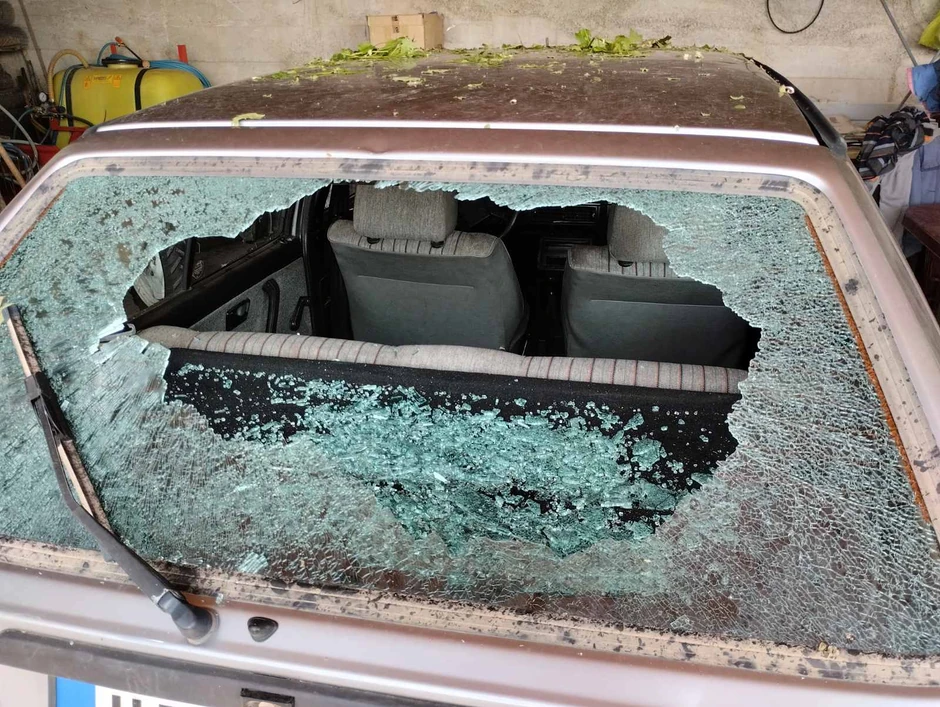 Grad polupao stakla na Ivanovićevom automobilu
