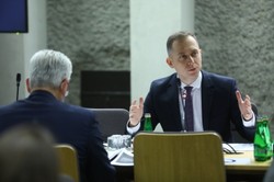 KO żąda dymisji szefa MON wz. z doniesieniami o wycieku danych z wojska