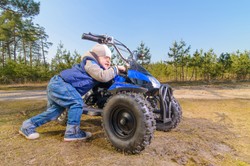Czy dzieci mogą jeździć na quadach? Ciągle wielu rodziców tego nie wie