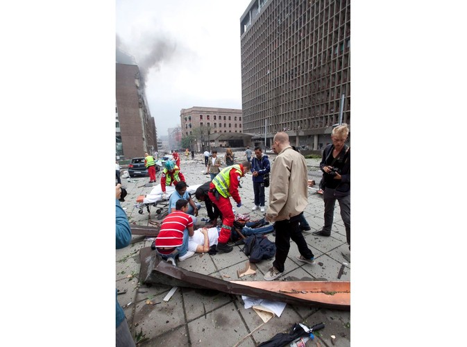 Pomoc rannym po eksplozji w Oslo