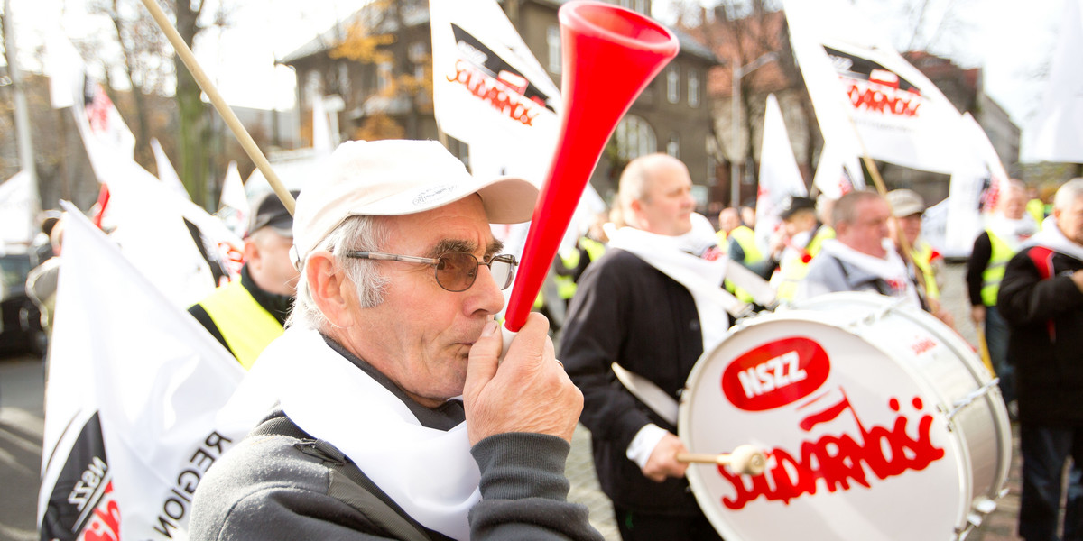 Katowice. Związkowcy górniczy z Kompanii Węglowej organizują masówki 