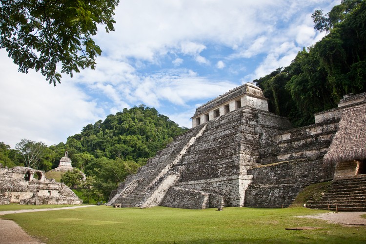 Palenque – w tej meksykańskiej miejscowości w 1746 roku odkryto ruiny miasta Majów. W 1987 roku ruiny wpisano na listę światowego dziedzictwa UNESCO