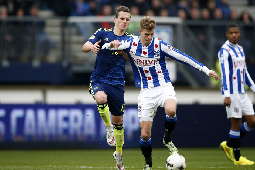 Dwa gole Arkadiusza Milika w meczu Heerenveen - Ajax 1:4.