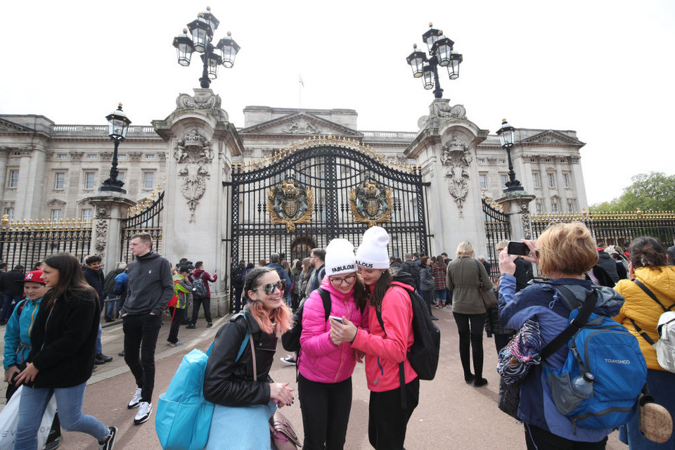 Fani świętują narodziny Royal Baby