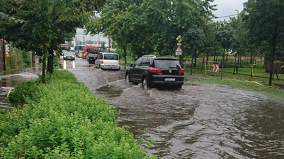 A XIX. kerületben reggel már elmosta az utcákat a víz / Fotó: Blikk