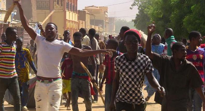 Mali authorities release radio host after protests