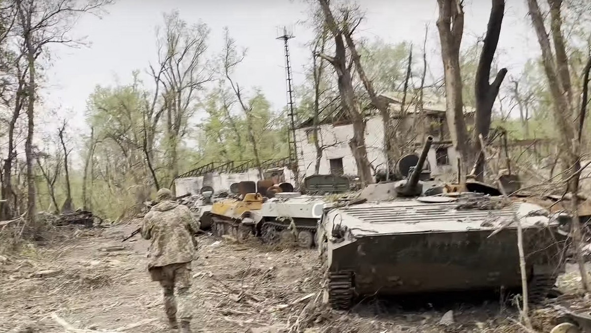 "Cmentarzysko czołgów" Putina. To nagranie robi wrażenie [WIDEO]