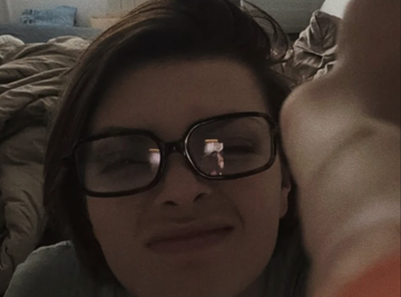 "IGRAČKA ZA DOMAĆICU"  Ćerka Dina Dvornika pozirala u TANGAMA na krevetu: Jedan detalj u uglu spavaće sobe ZATEKAO JAVNOST (FOTO)