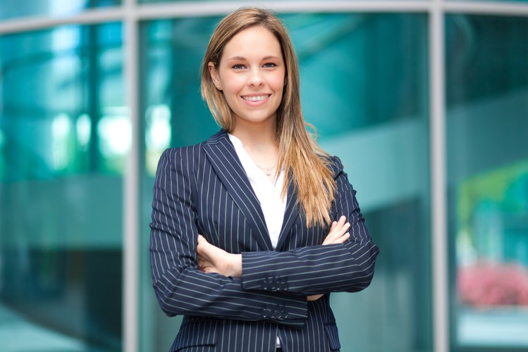 <b>Marketing i PR</b> 
<br></br>
Rosnąca rola nowych mediów i wzrost znaczenia właściwego wizerunku przedsiębiorstwa gwarantują utrzymywanie się popytu na osoby, o ten wizerunek dbające. Tempo obiegu informacji, przy stałym wzroście znaczenia Internetu powoduje, że praca fachowców od marketingu i public relations wymaga coraz szerszych kompetencji. Dobra reputacja w sieci jest dla firm kwestią życia i śmierci w grze rynkowej – kto chce przetrwać i się rozwijać, będzie musiał zapewnić sobie osłonę wizerunkową i profesjonalną strategię zarządzania marką.