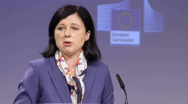 Vera Jourovát, az Európai Bizottság alelnökét megnyugtatták Varga Judit igazságügyi miniszter érvei az új törvényről. / Fotó: GettyImages