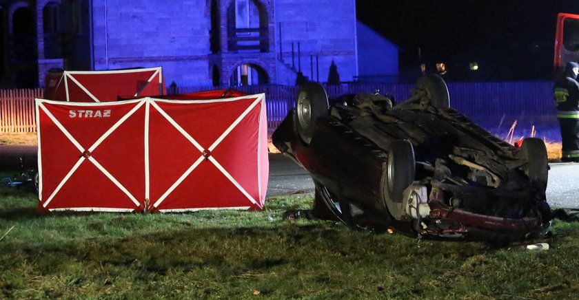 Samochód wjechał w rowerzystów. Nie żyją dwie osoby!