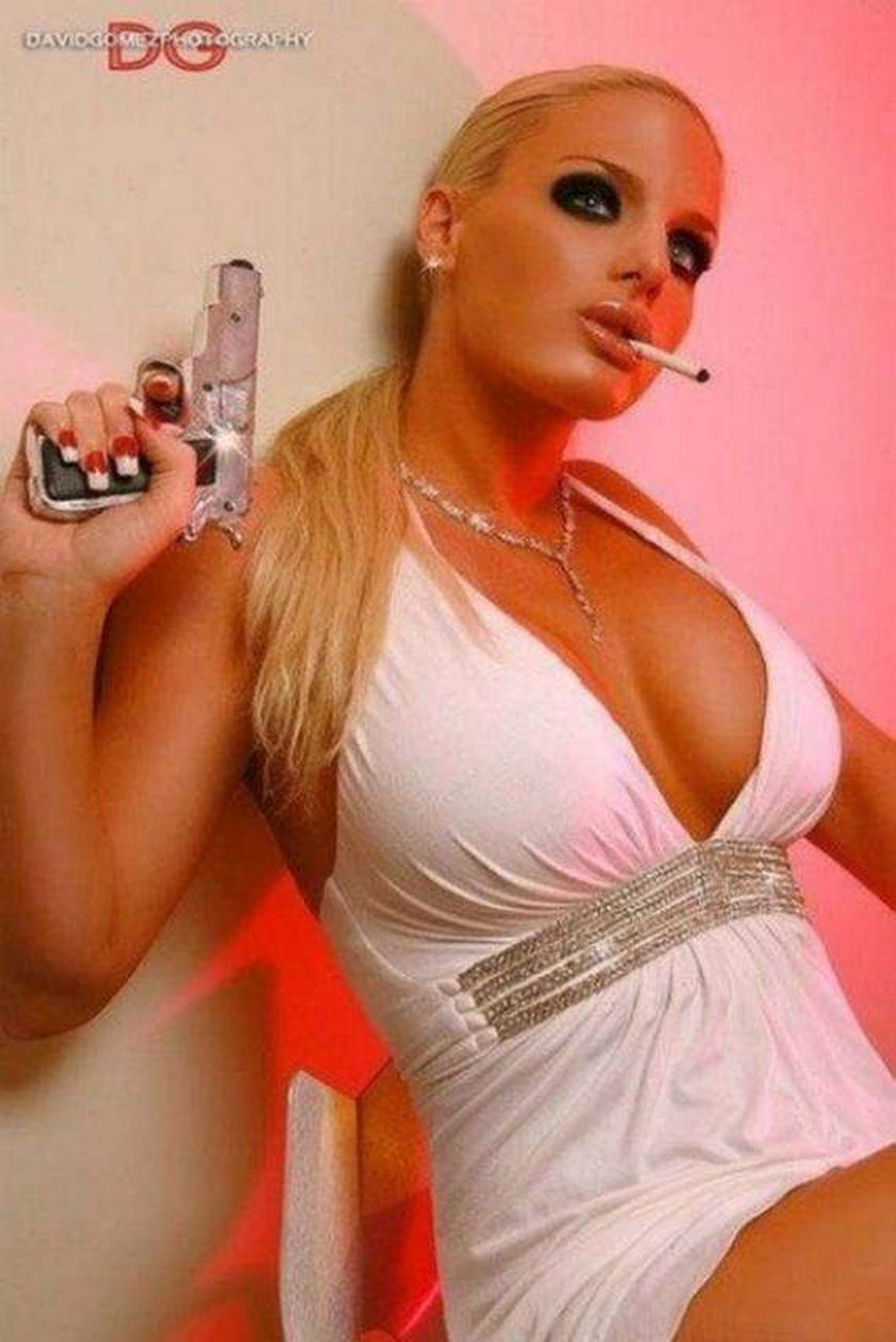 Sexy dziewczyny z bronią! FOTO