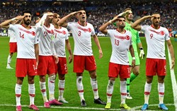 UEFA ukarała Turcję za kontrowersyjne gesty piłkarzy i kibiców