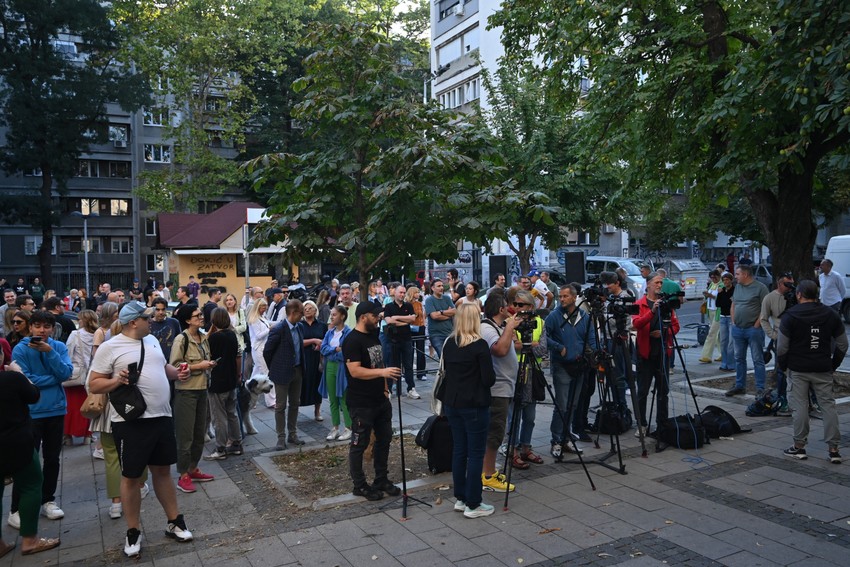 Protest ispred Pete gimnazije