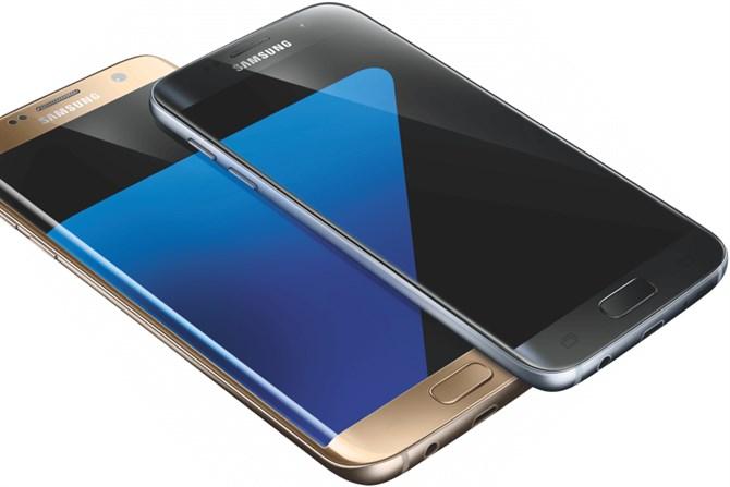 Samsung Galaxy S7 i S7 edge pod kątem