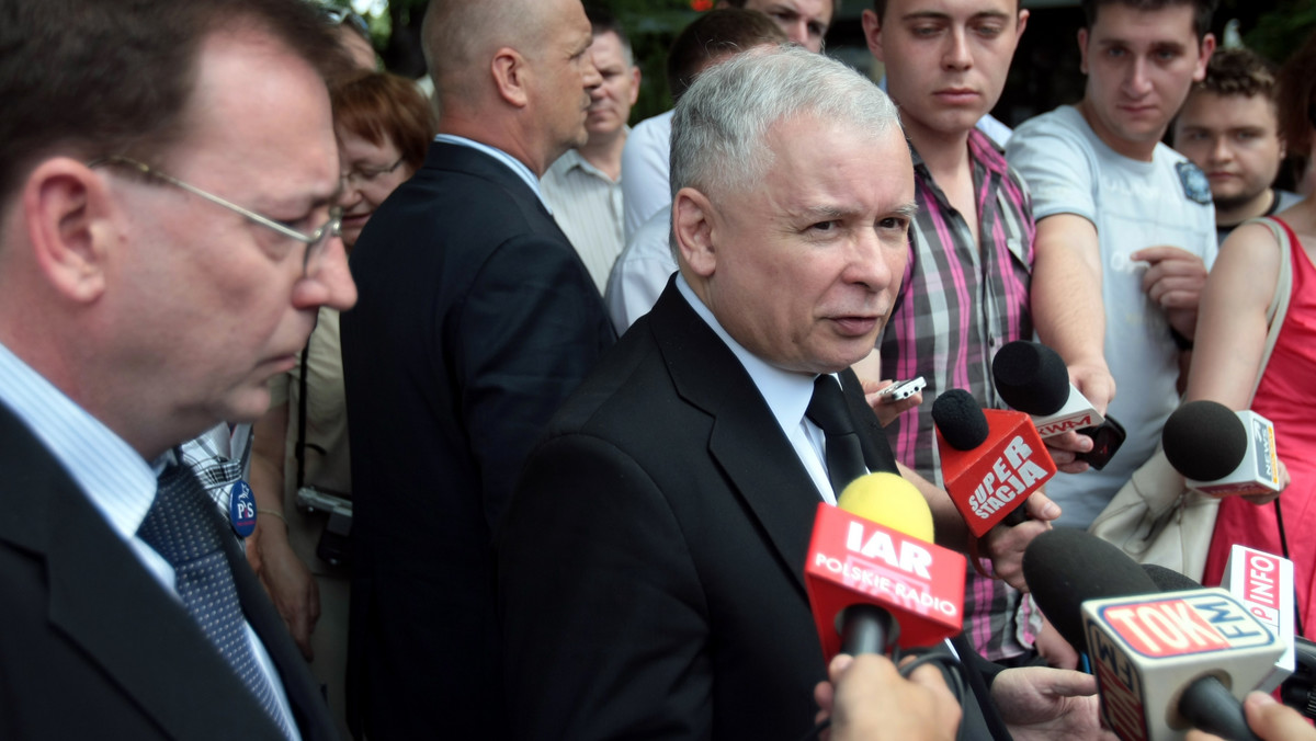 PiS rozważa zgłoszenie wniosku o wotum nieufnośći wobec minister edukacji Katarzyny Hall - poinformował  prezes PiS Jarosław Kaczyński.